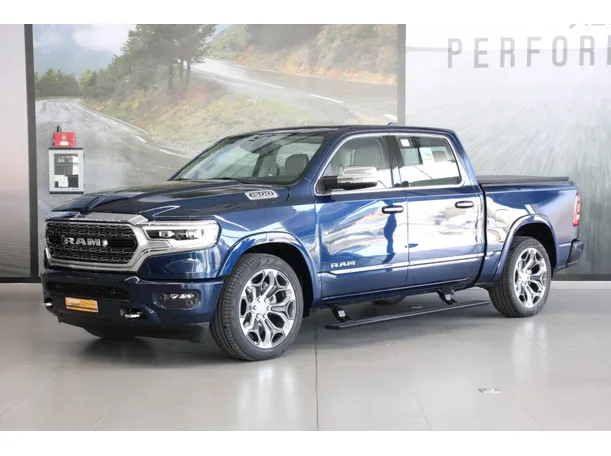 2022 رام 1500 في الإمارات