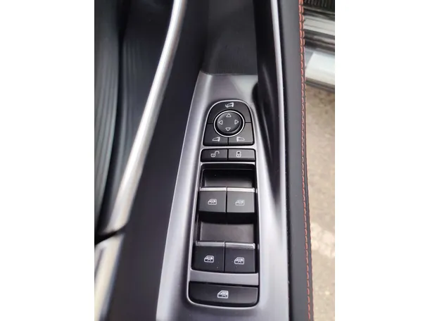 Car image 27
