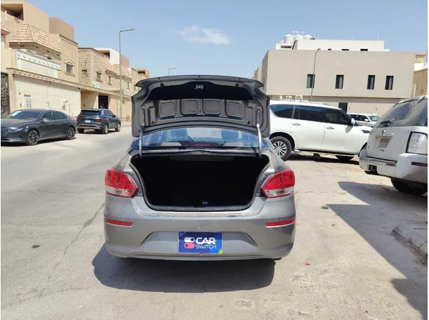Car image 25