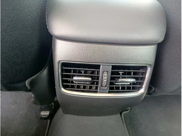 Car image 27