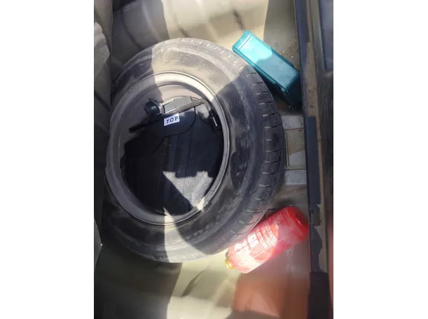 Car image 28