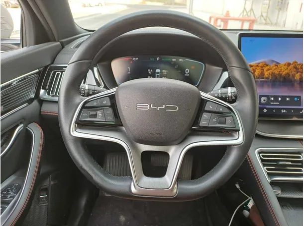 Car image 14