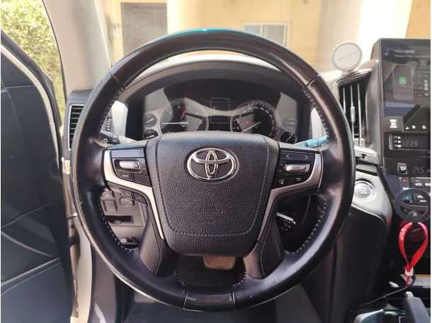 Car image 25