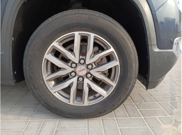 Car image 9