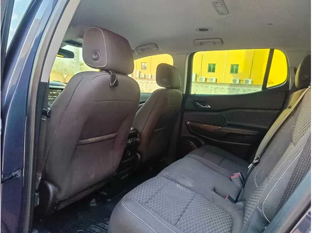 Car image 16