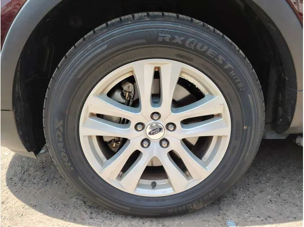 Car image 10