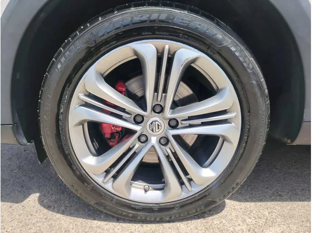 Car image 9