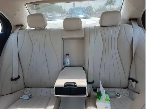 Car image 19