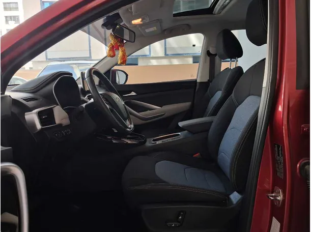 Car image 12