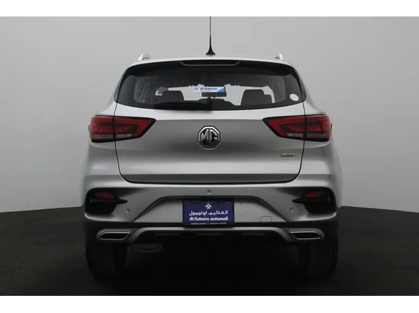 Car image 12