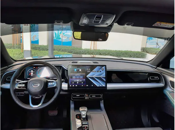 Car image 15