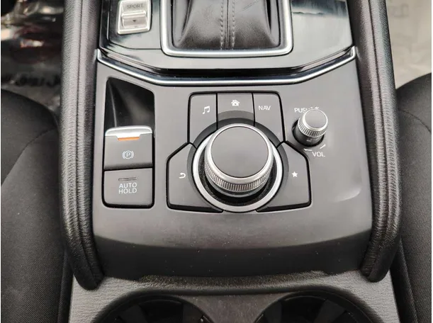 Car image 19