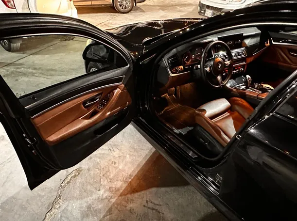 Car image 11