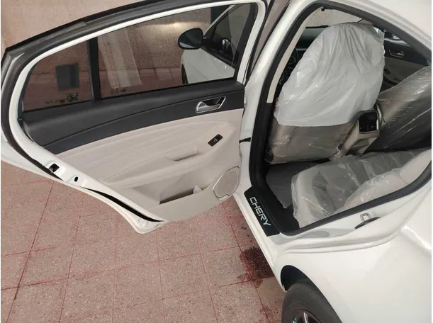 Car image 15