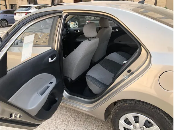 Car image 12