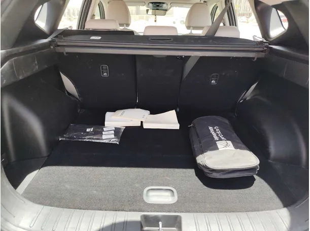 Car image 26