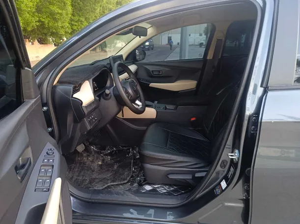 Car image 13