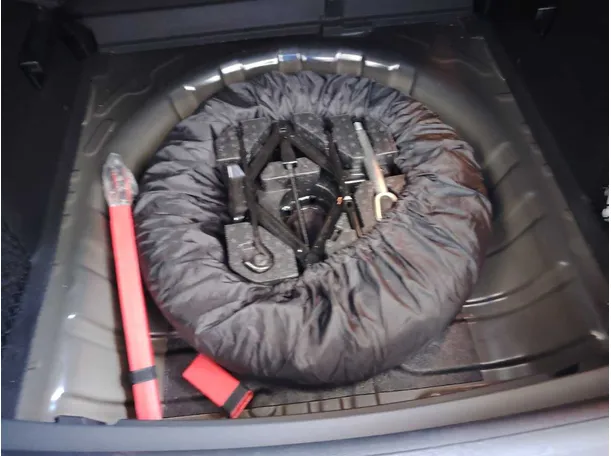 Car image 37