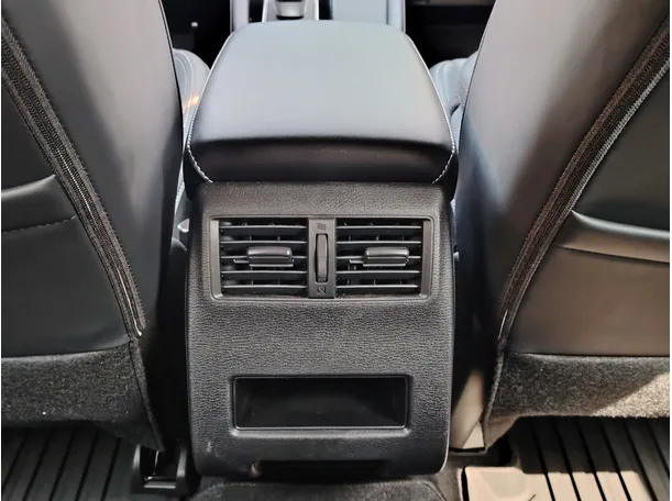 Car image 37