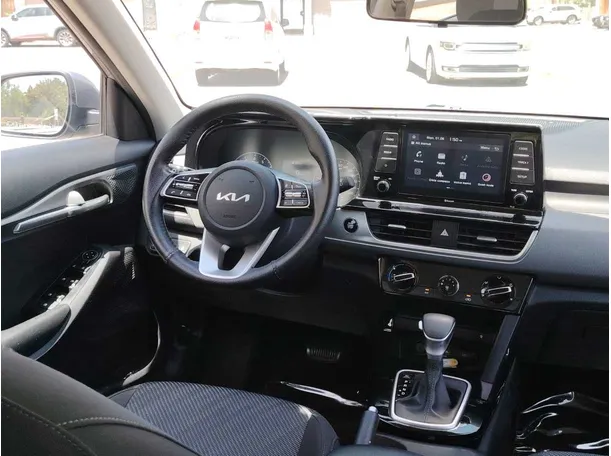 Car image 19