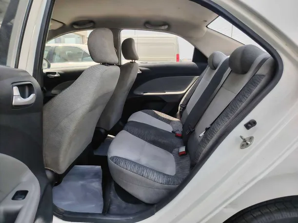 Car image 17