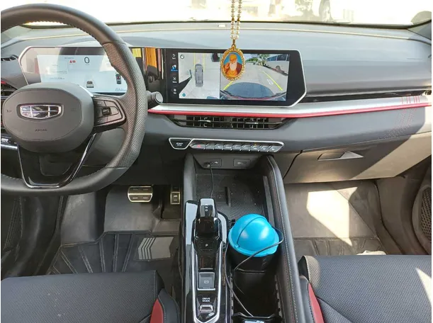 Car image 16