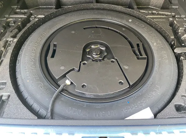Car image 27