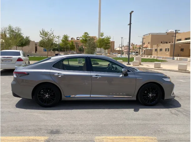 Car image 4