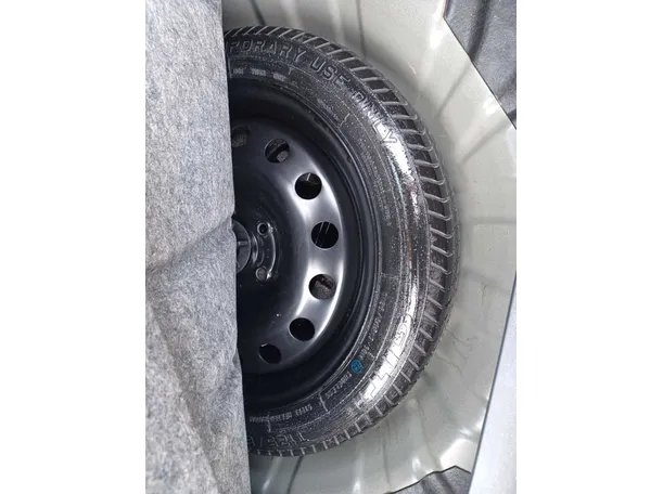 Car image 27