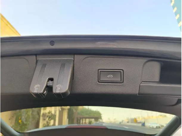 Car image 34