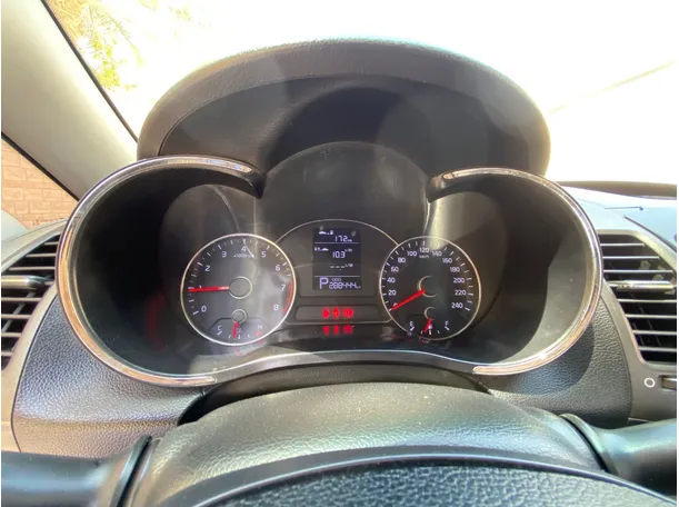 Car image 16