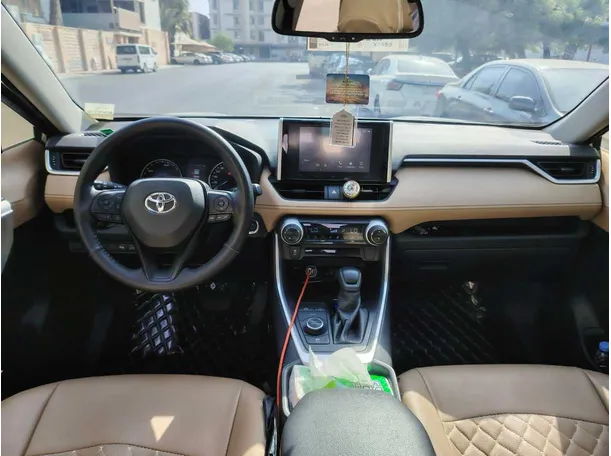Car image 18