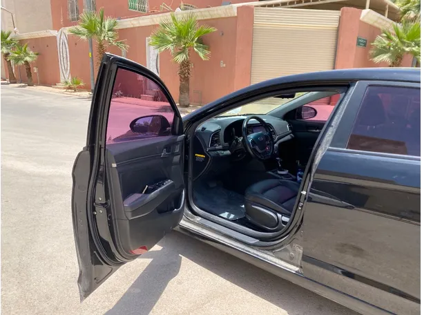 Car image 10