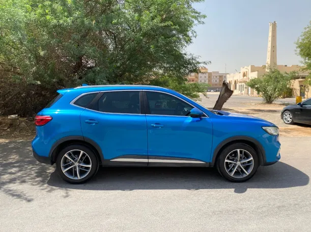 Car image 4