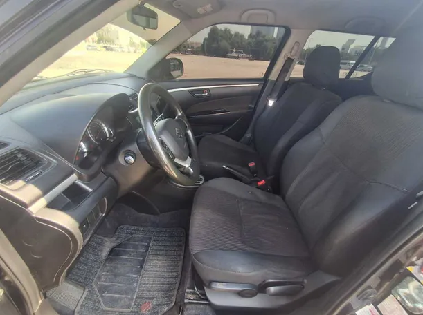 Car image 12