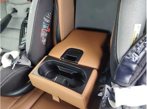 Car image 30