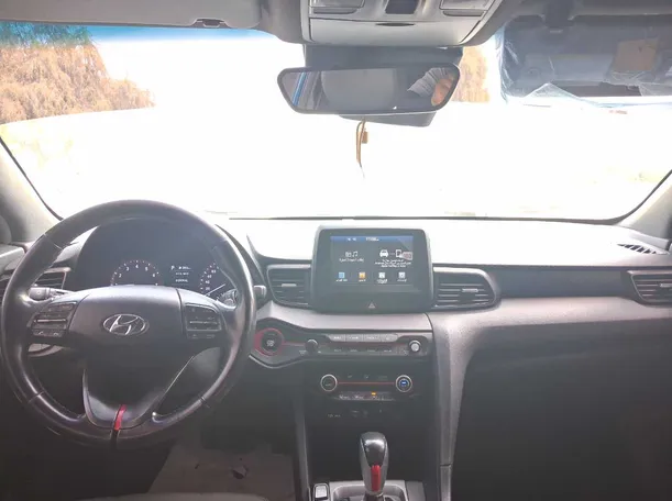 Car image 17