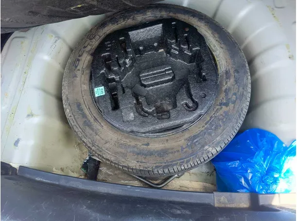 Car image 26
