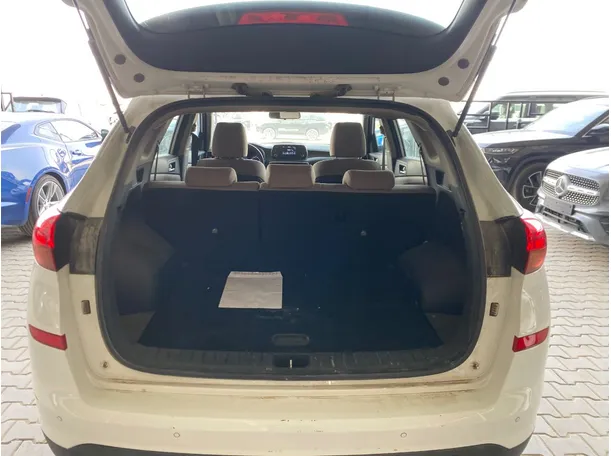 Car image 18
