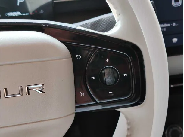 Car image 28