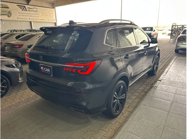 Car image 4