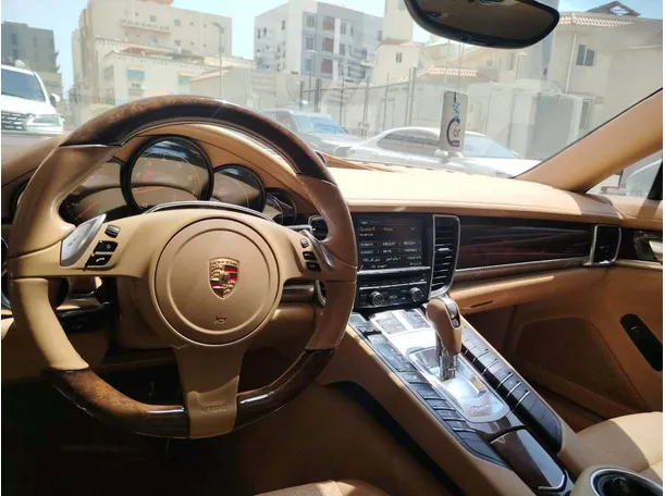 Car image 27