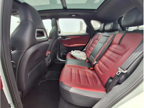 Car image 13