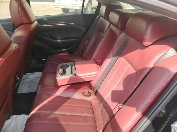 Car image 17