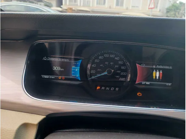 Car image 20