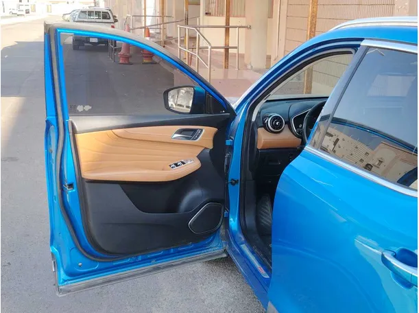 Car image 10