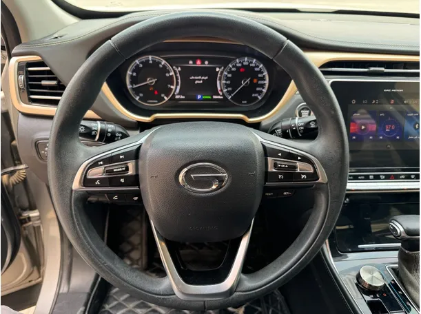 Car image 18
