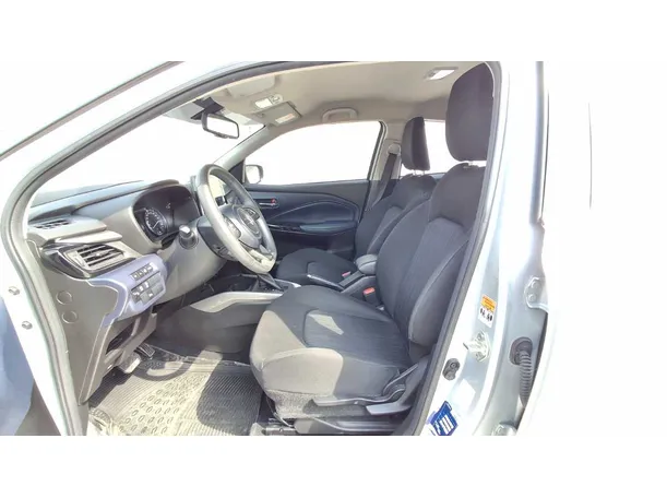 Car image 12