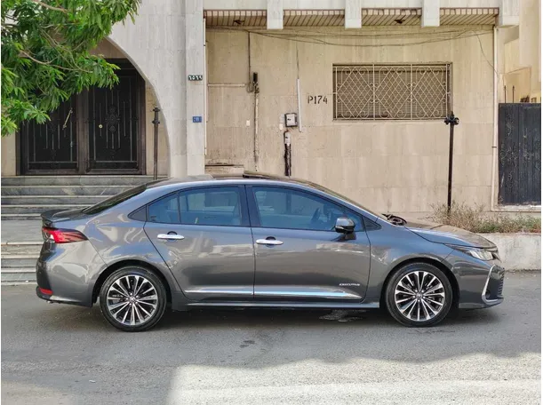 Car image 4