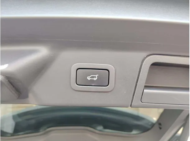 Car image 32